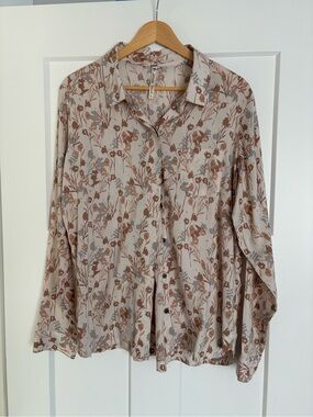 Relaxed Floral Button-Down Blouse in Beige and Brown